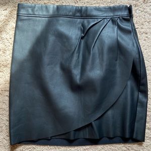 Express - Black faux leather skirt